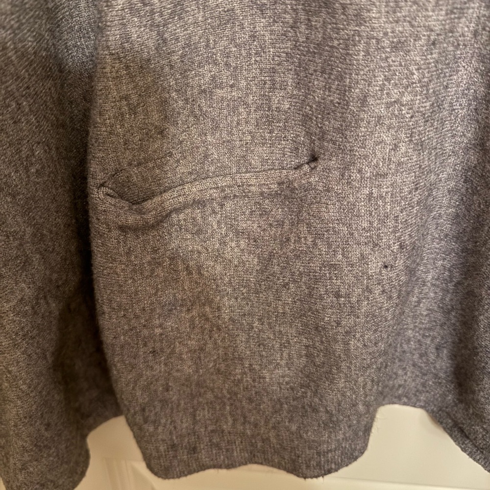 Chic Heather Gray Women's Poncho with Pockets - Picture 2 of 5